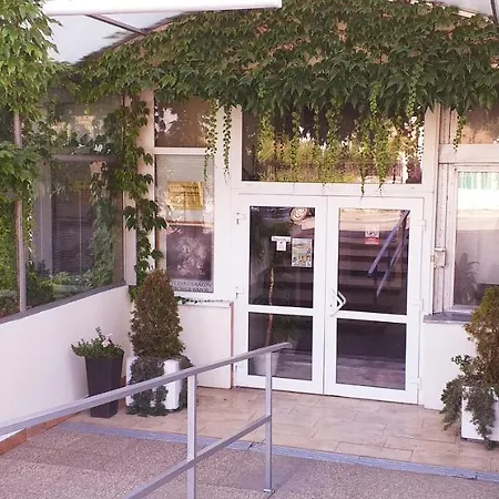 Studijne A Kongresove Stredisko Hotel 3*